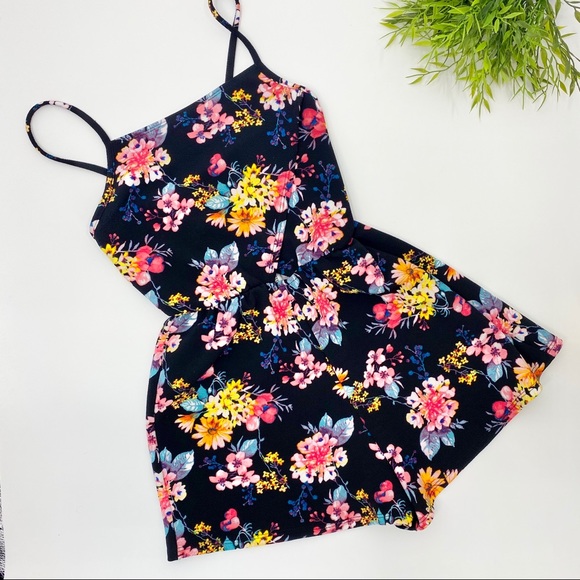 Joyce Leslie Pants - Joyce Leslie Floral Festival Shorts Romper M